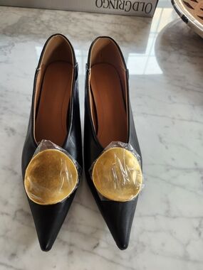 Black Pointed Toe Kitten "2" heel pumps.